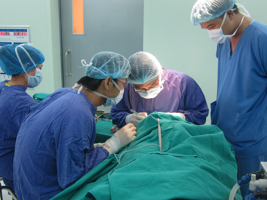 Ghép gan cho bệnh nhân 50 tuổi