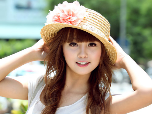 Nữ sinh báo chí đẹp mơ màng