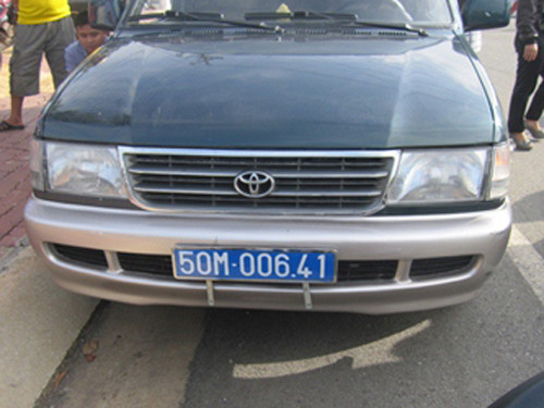 Mượn xe biển xanh đi đánh người, đòi nợ