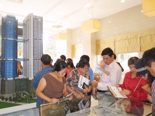 Đi mua nhà thời bất động sản “đóng băng”