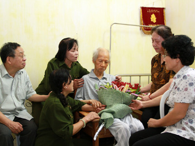 Cựu TNXP thăm nhạc sĩ Xuân Giao