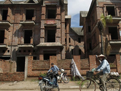 Đại gia bán nhà đất trả nợ giữ lấy uy danh