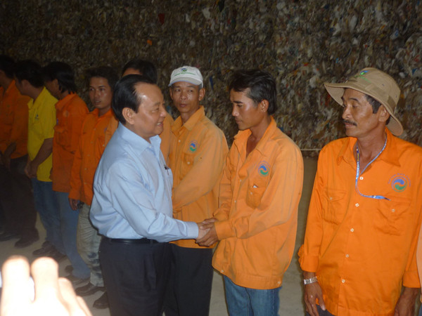 Lãnh đạo TP. Hồ Chí Minh chúc tết công nhân khu xử lý rác
