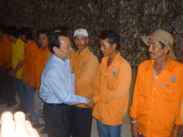 Lãnh đạo TP. Hồ Chí Minh chúc tết công nhân khu xử lý rác