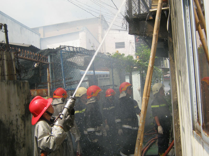 Hoả hoạn, một căn nhà cháy ra tro