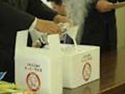 Gạo thả vào nước lạnh biến thành... cơm