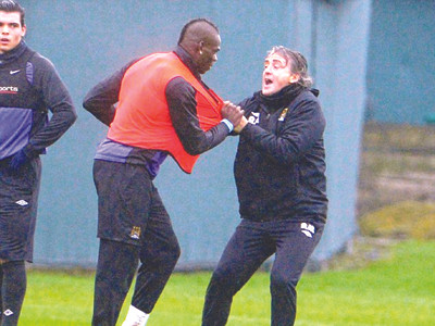 'Siêu quậy' đi, Mancini buồn