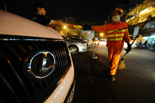 Hàng ‘sang’ vẫn ùn ùn nhập khẩu