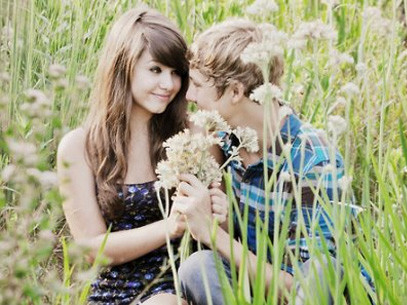 Làm gì khi “người ấy” không muốn khoe tình cảm?