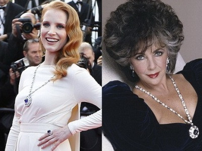 Sao Hollywood đeo vòng của người quá cố lên thảm đỏ