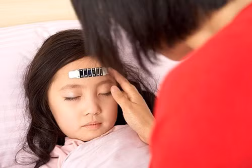 Cách xử trí khi trẻ bị sốt cao