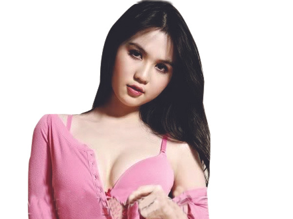 Ngọc Trinh chưa đi học đã khua chiêng