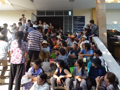 Vào bệnh viện: Chờ 3 tiếng, khám ...30 giây