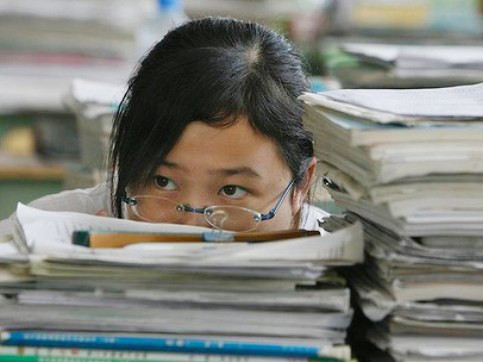 Phụ huynh đua nhau nghỉ làm tự dạy học cho con