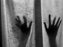 Cha cưỡng hiếp con gái rồi hạ độc cho chết