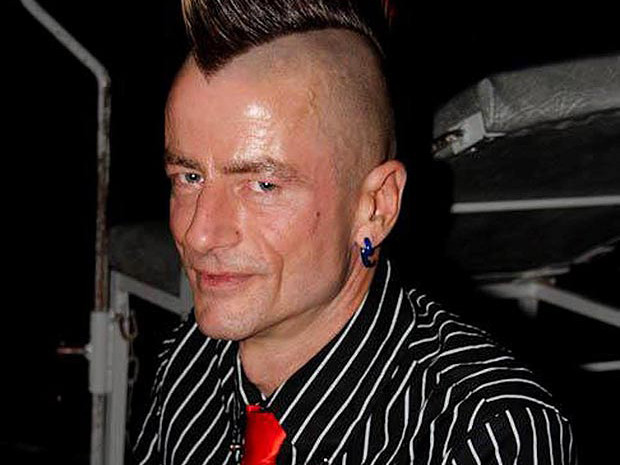 Tự nấu và ăn ngón tay của mình