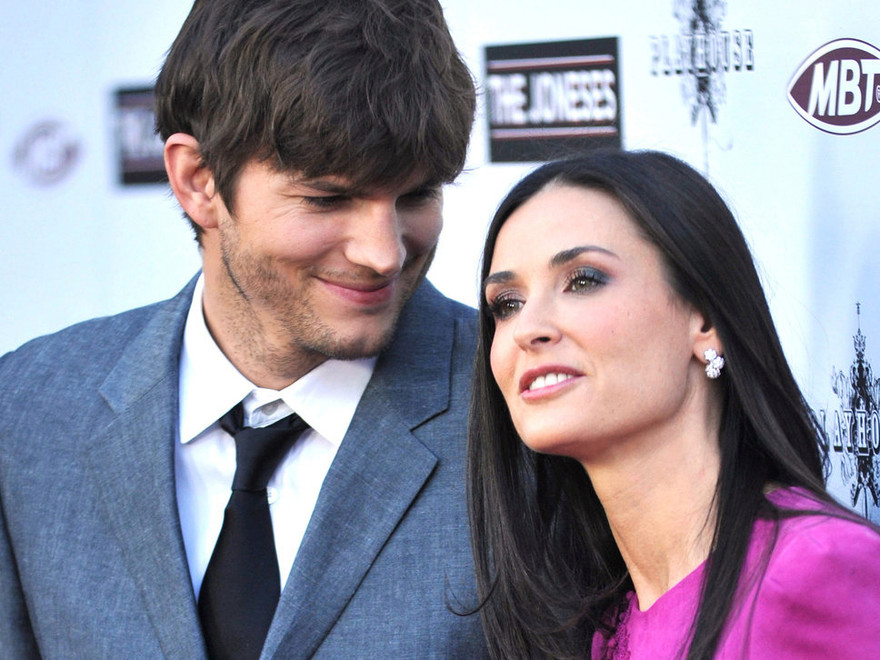 Gái già Demi Moore rục rịch ly hôn phi công trẻ