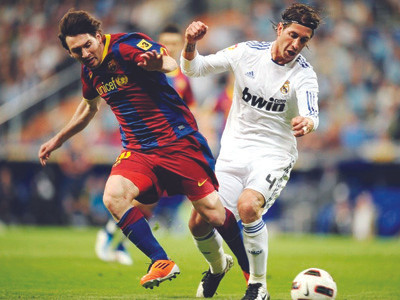 Madrid cầm hòa Barca, Man U vỡ mộng ăn ba