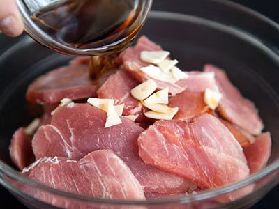 Cách phân biệt thịt nạc thật và giả