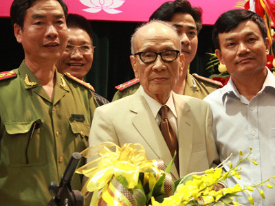 “Năm ngàn cây vàng sao quý bằng năm ngàn người bạn”