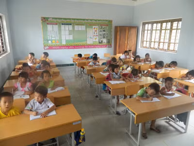 Nơi trẻ em học trong bão lũ