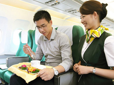 Chọn tiếp viên hàng không ưu tiên người... có chồng