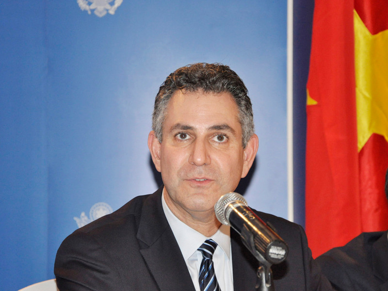 Thứ trưởng Thương mại Mỹ Francisco Sanchez Ảnh: Đ.P