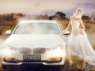 Kiều nữ trắng muốt bên BMW