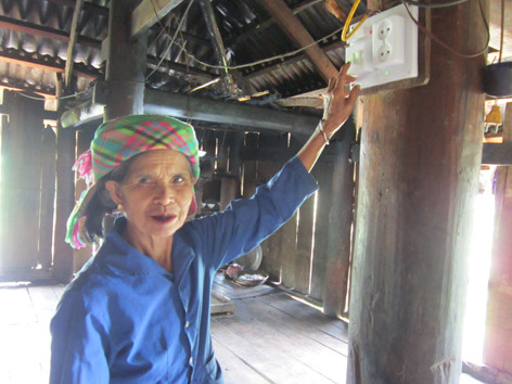 EVN sửa điện miễn phí cho người nghèo