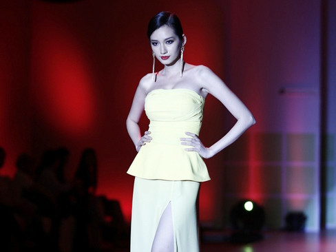 Trúc Diễm bỗng dưng ngực đầy hút mắt