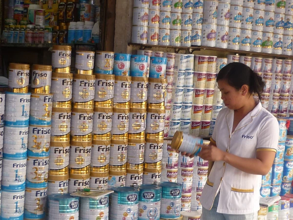 Méo mặt với sữa