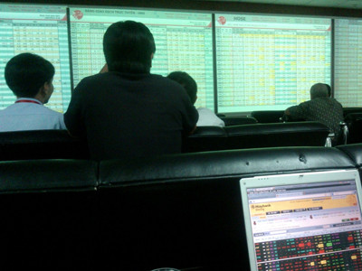 Chứng khoán: “Thoát” hàng bảo toàn vốn