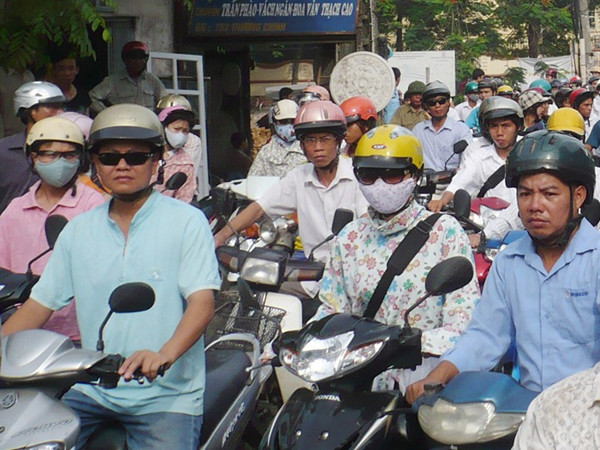 So với đề xuất của Bộ GTVT, phương án của Hà Nội không đổi giờ làm của công chức. Ảnh: Trọng Đảng