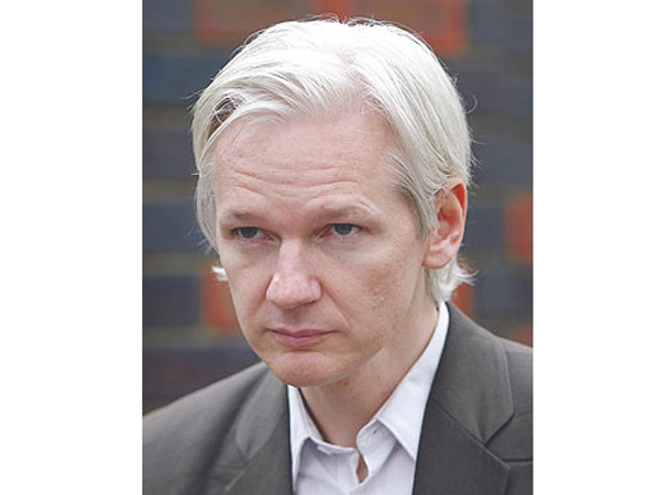 Người sáng lập WikiLeaks trốn vào sứ quán Ecuador
