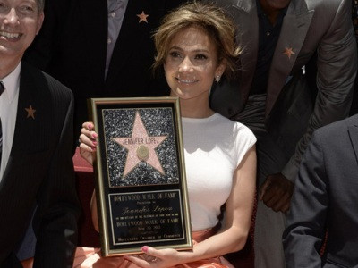 Jennifer Lopez được vinh danh trên đại lộ danh vọng