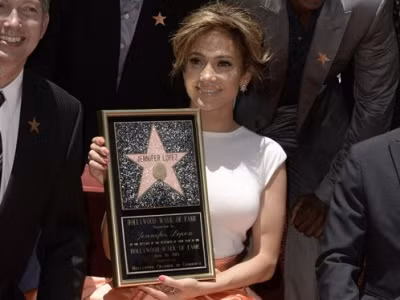 Jennifer Lopez được vinh danh trên đại lộ danh vọng