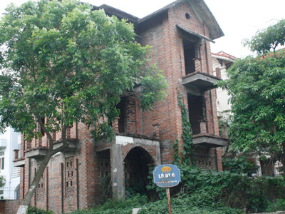 Những biệt thự triệu đô đang bỏ hoang Ảnh: Minh Đức