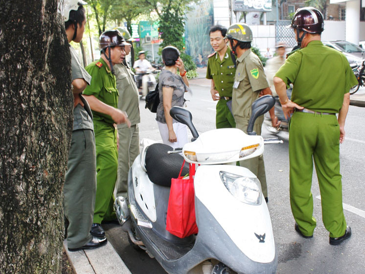 Cháy xe của nữ nhân viên Sở cảnh sát chữa cháy