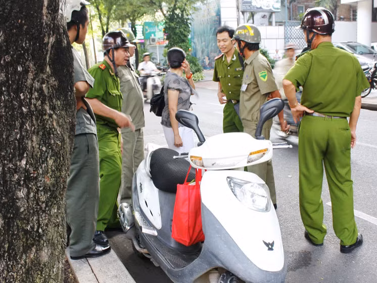 Cháy xe của nữ nhân viên Sở cảnh sát chữa cháy