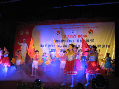 Quan tâm trẻ em người dân tộc thiểu số