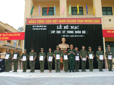 Bộ Tư lệnh Bảo vệ Lăng bế mạc 'Học kỳ quân đội'