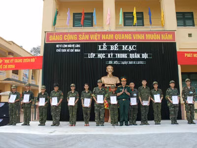 Bộ Tư lệnh Bảo vệ Lăng bế mạc 'Học kỳ quân đội'