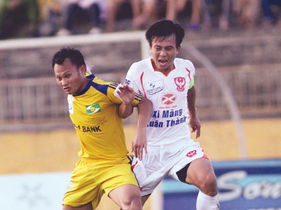 Bóng đá: 25 tuổi mới được chuyển nhượng