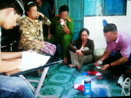 Bắt người phụ nữ ve chai 'nhặt' được vàng tiền tỷ