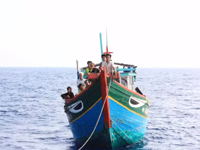 Icom chuyển khúc biển khơi