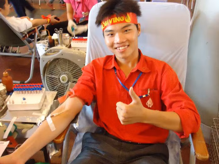 Những người trẻ thích sẻ chia may mắn