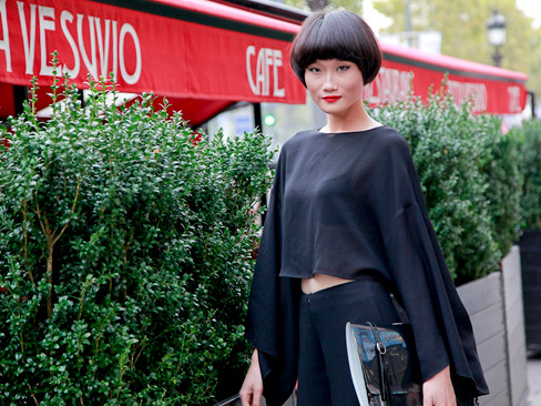 Kha Mỹ Vân nổi bật ở Paris với gu thời trang cá tính