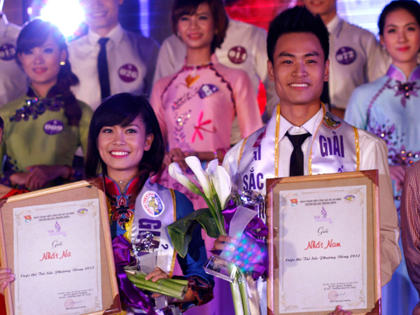 Lộ diện những cặp đôi 'hot' ét-vê Phương Đông