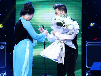 Sự thật về 'thư ký riêng Tổng thống Obama' dự show Đàm Vĩnh Hưng