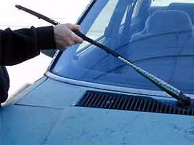 Đối thoại qua cái cần gạt nước